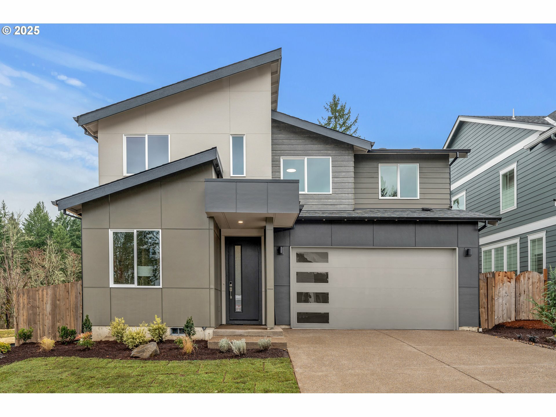 Property Photo: 24458 SW Robin Hood Pl OR 97140
