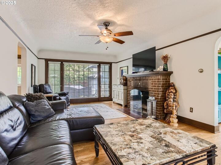 Property Photo: 1027 SE Tacoma St OR 97202