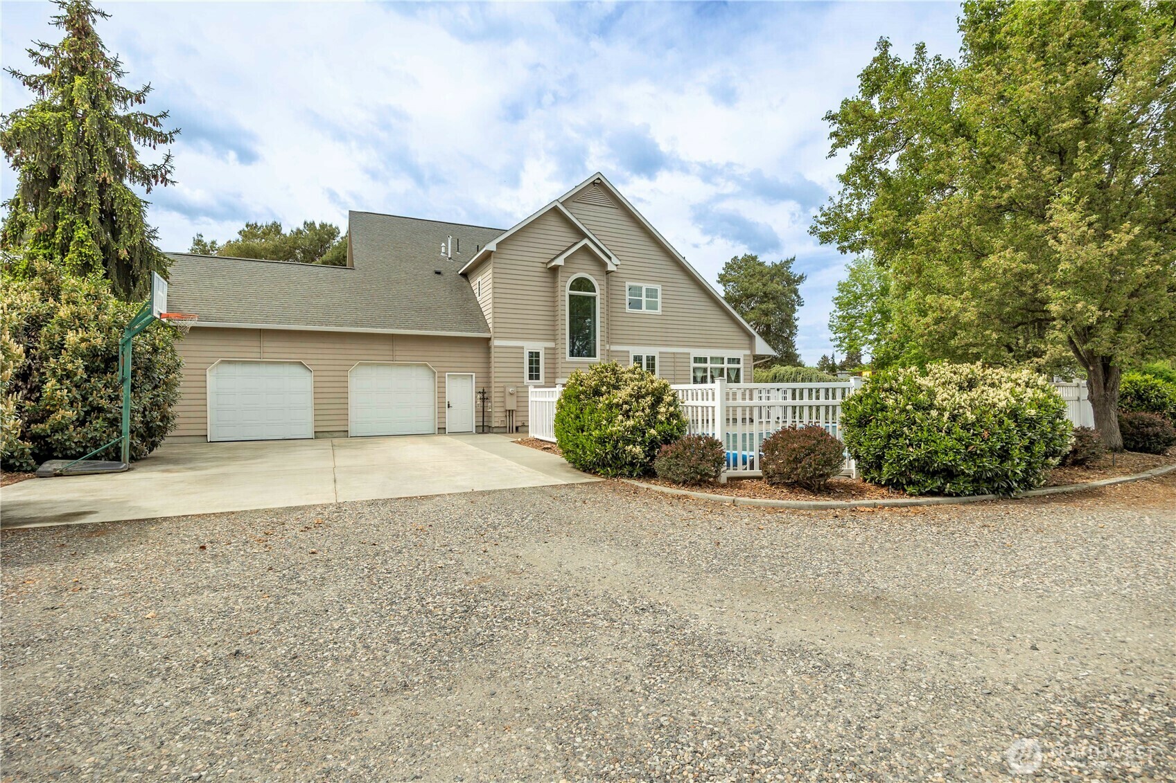 Property Photo: 8620 W Richardson Road WA 99301