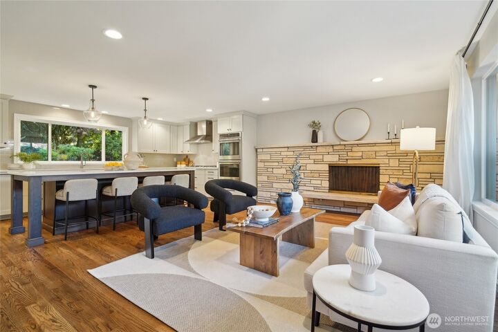 Property Photo:  4919  127th Place SE  WA 98006 