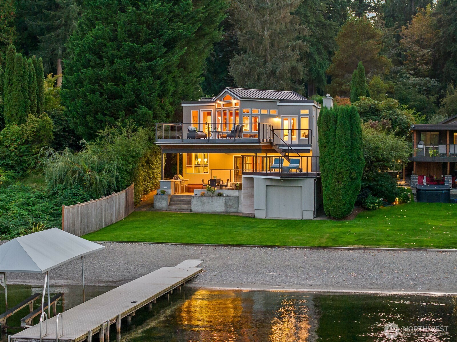 Property Photo: 2624 W Lake Sammamish Parkway NE WA 98052