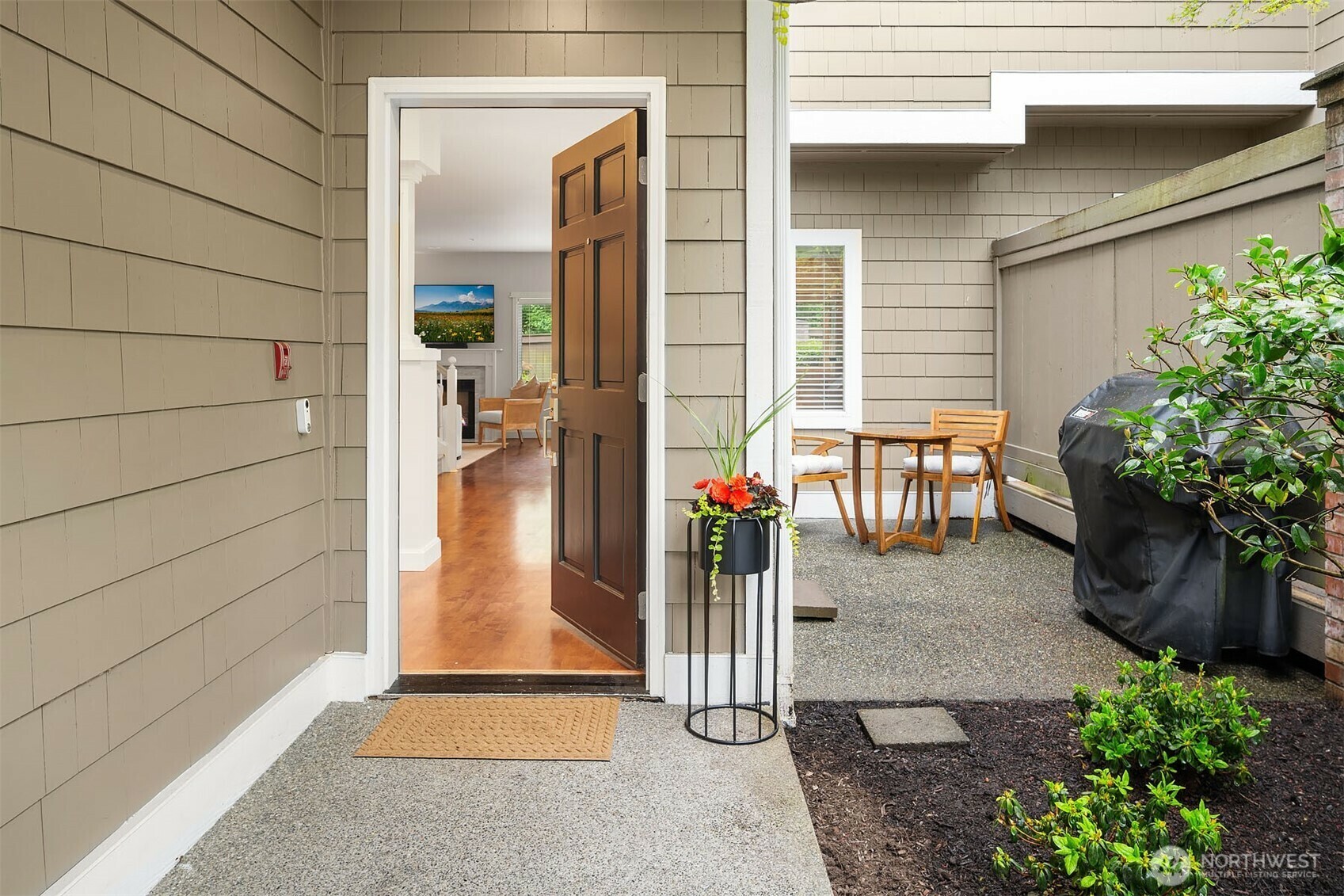 Property Photo: 10005 NE 37th Court 106 WA 98033