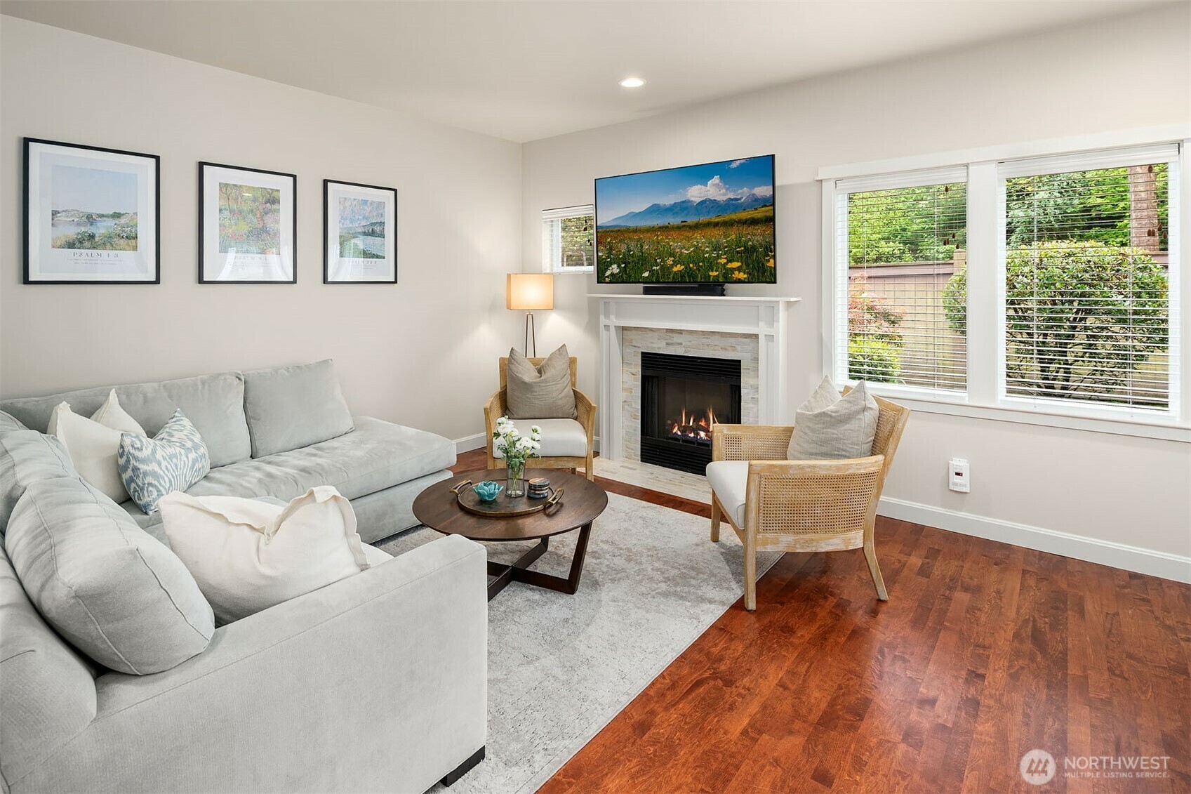 Property Photo: 10005 NE 37th Court 106 WA 98033
