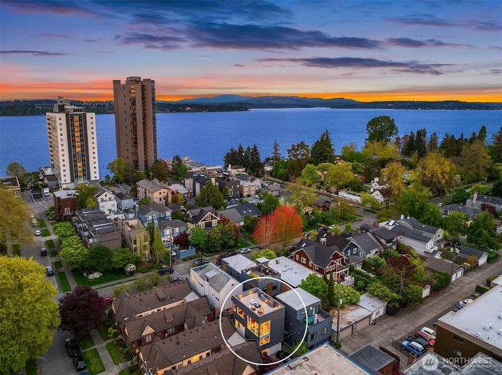 Property Photo:  1629  42nd Avenue E B  WA 98112 