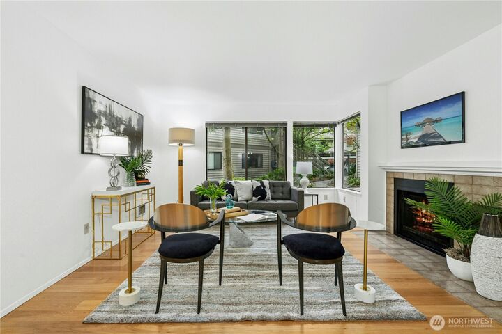 Property Photo: 1392 Bellevue Way NE 1 WA 98004