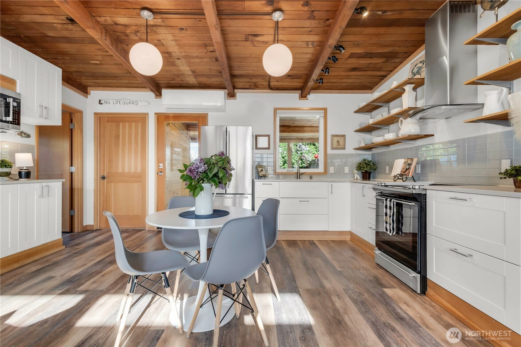 Property Photo: 14207 Evergreen Way WA 98292