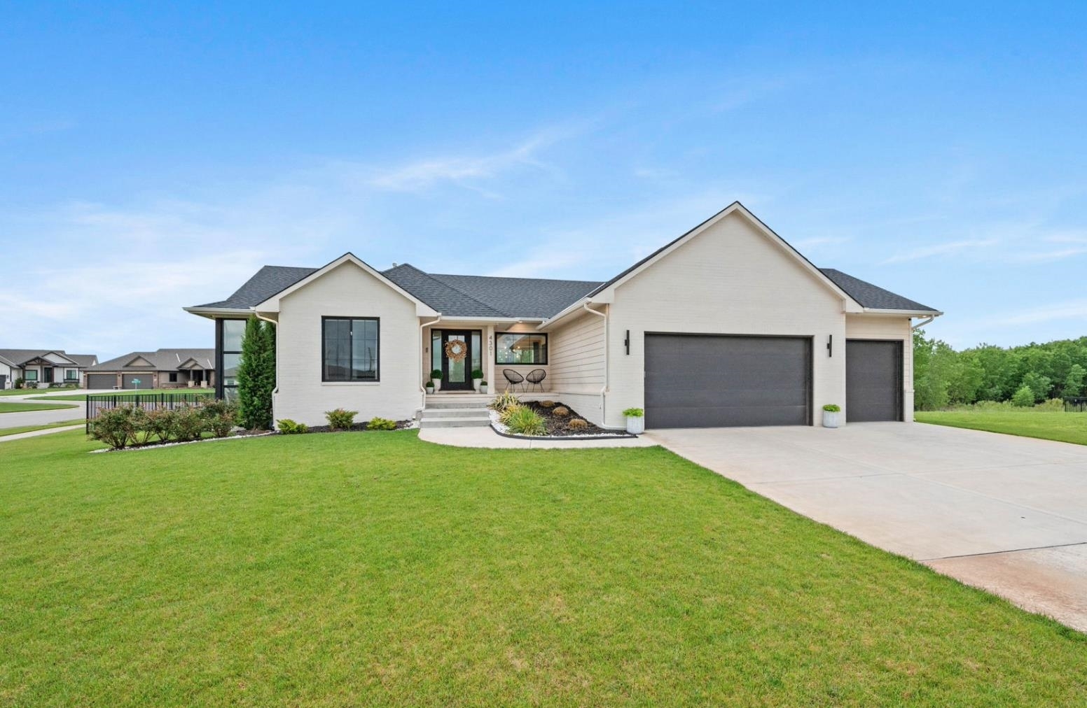 Property Photo: 4301 N Sunny Ln KS 67205