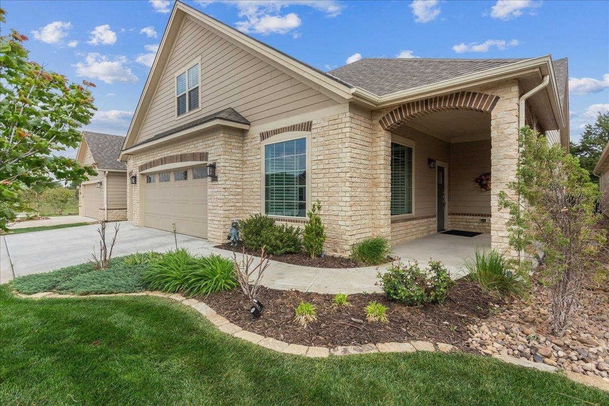 Property Photo: 4034 N Solano Cir KS 67205