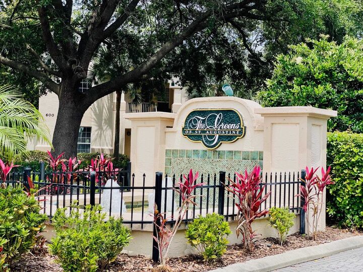 Property Photo: 705 Augusta Circle FL 32086