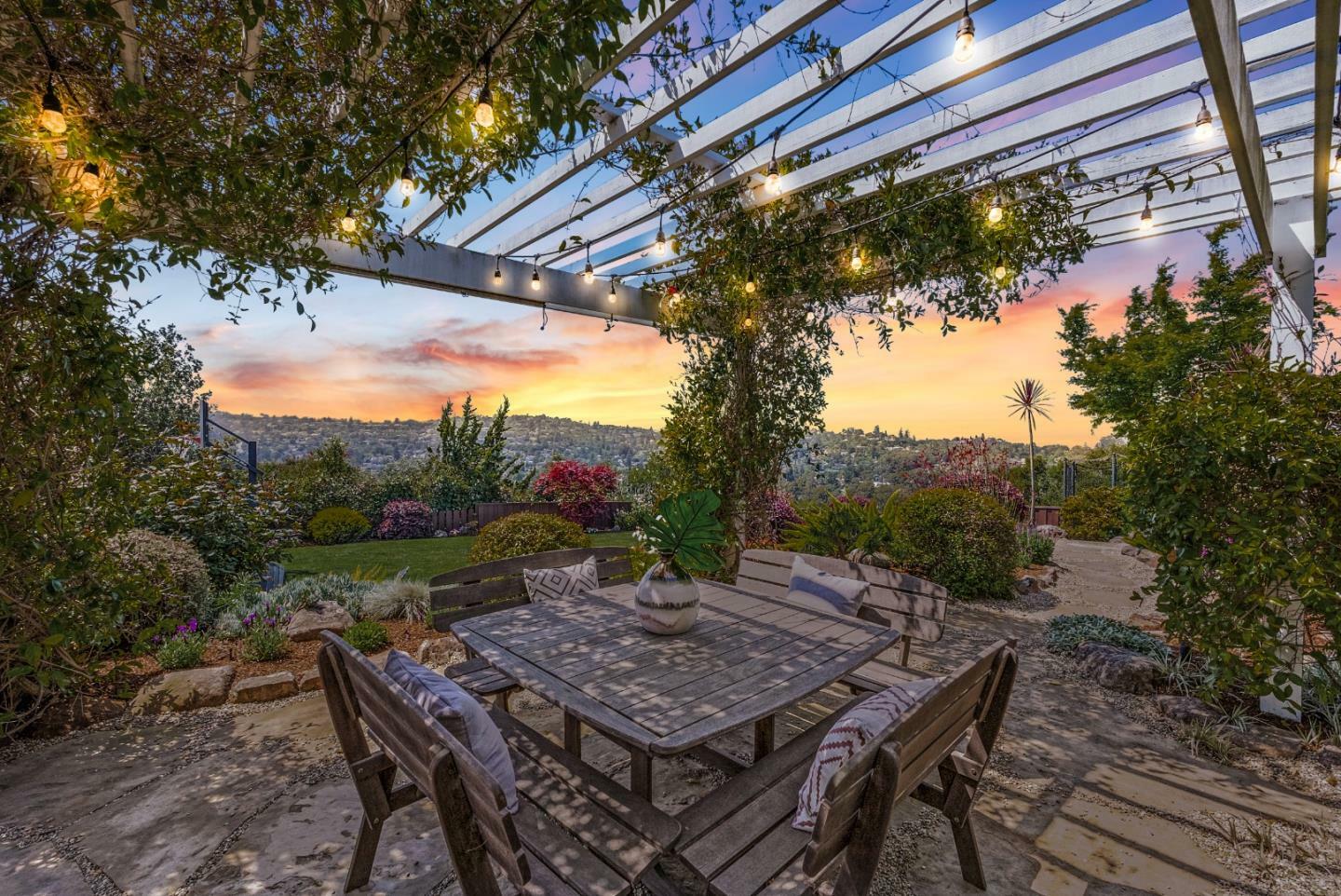 Property Photo: 1524 Desvio Way CA 94002