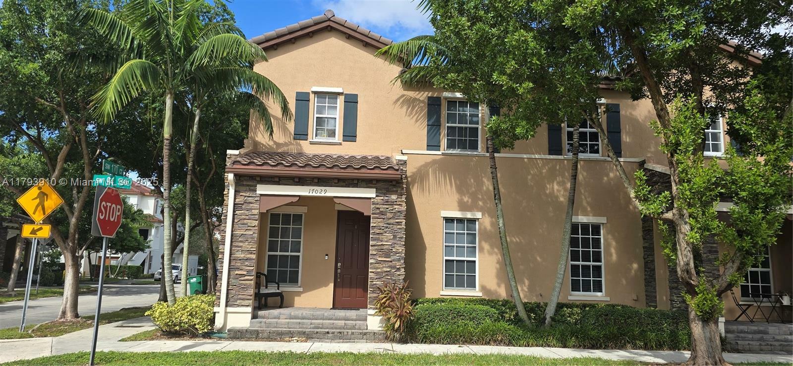 Property Photo: 17029 SW 94th Ter FL 33196