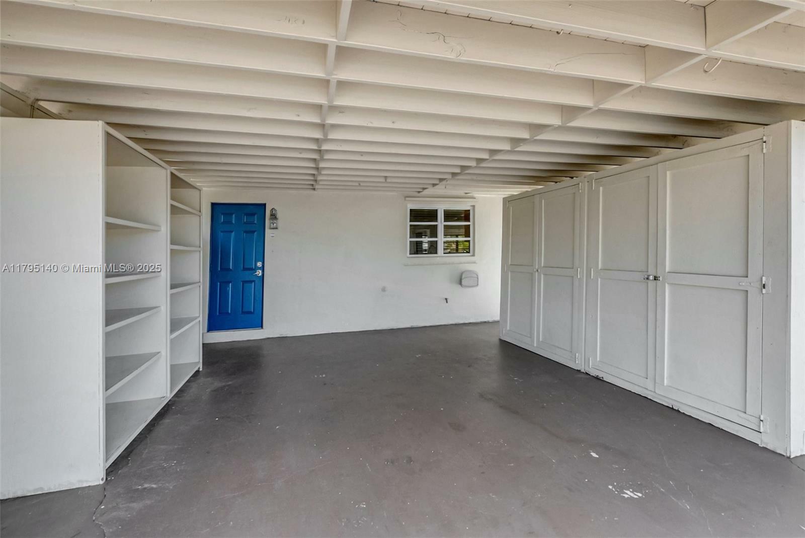Property Photo: 261 NE 28th Rd FL 33431
