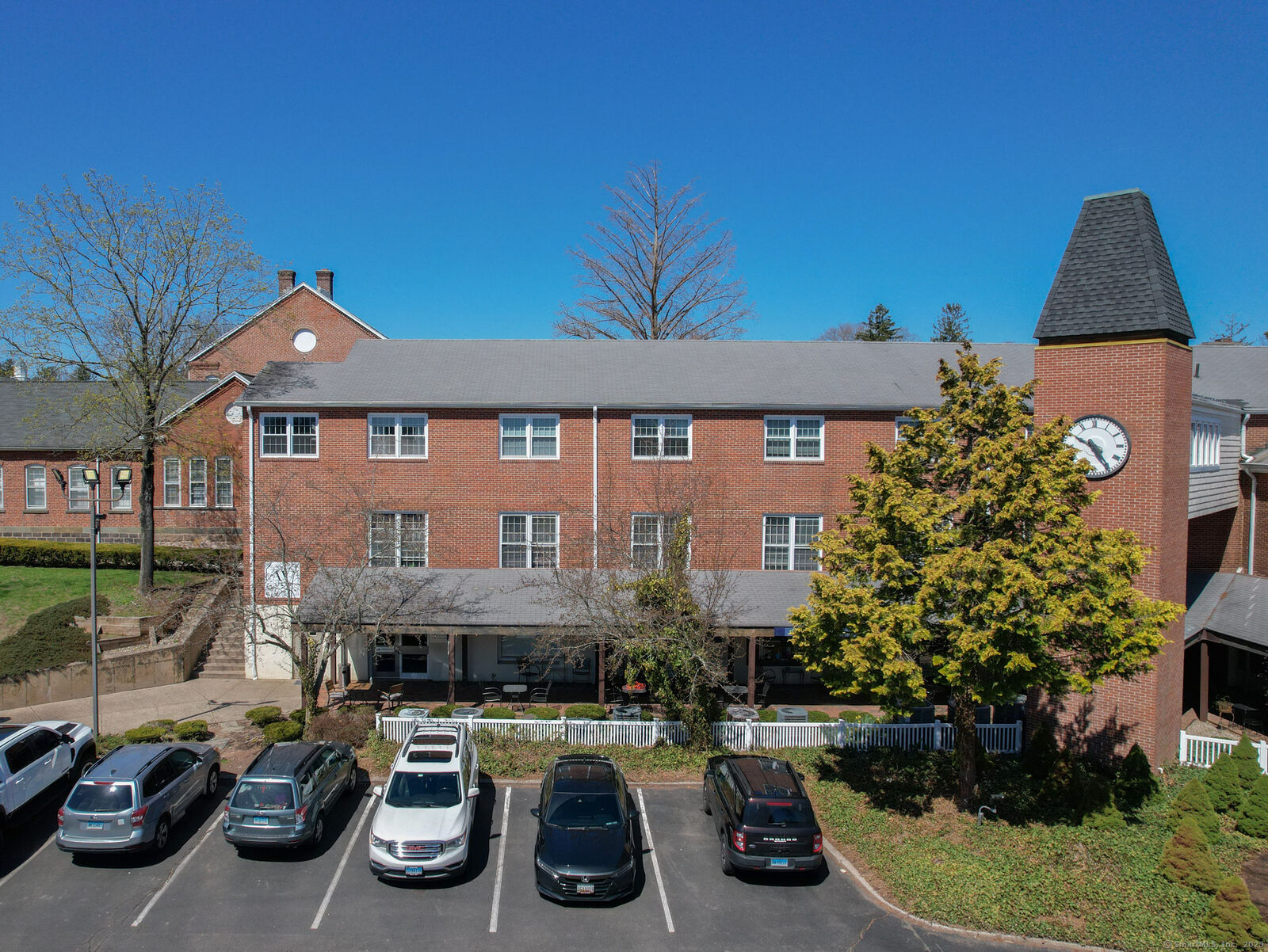 Property Photo:  98 Elm Street 1  CT 06410 