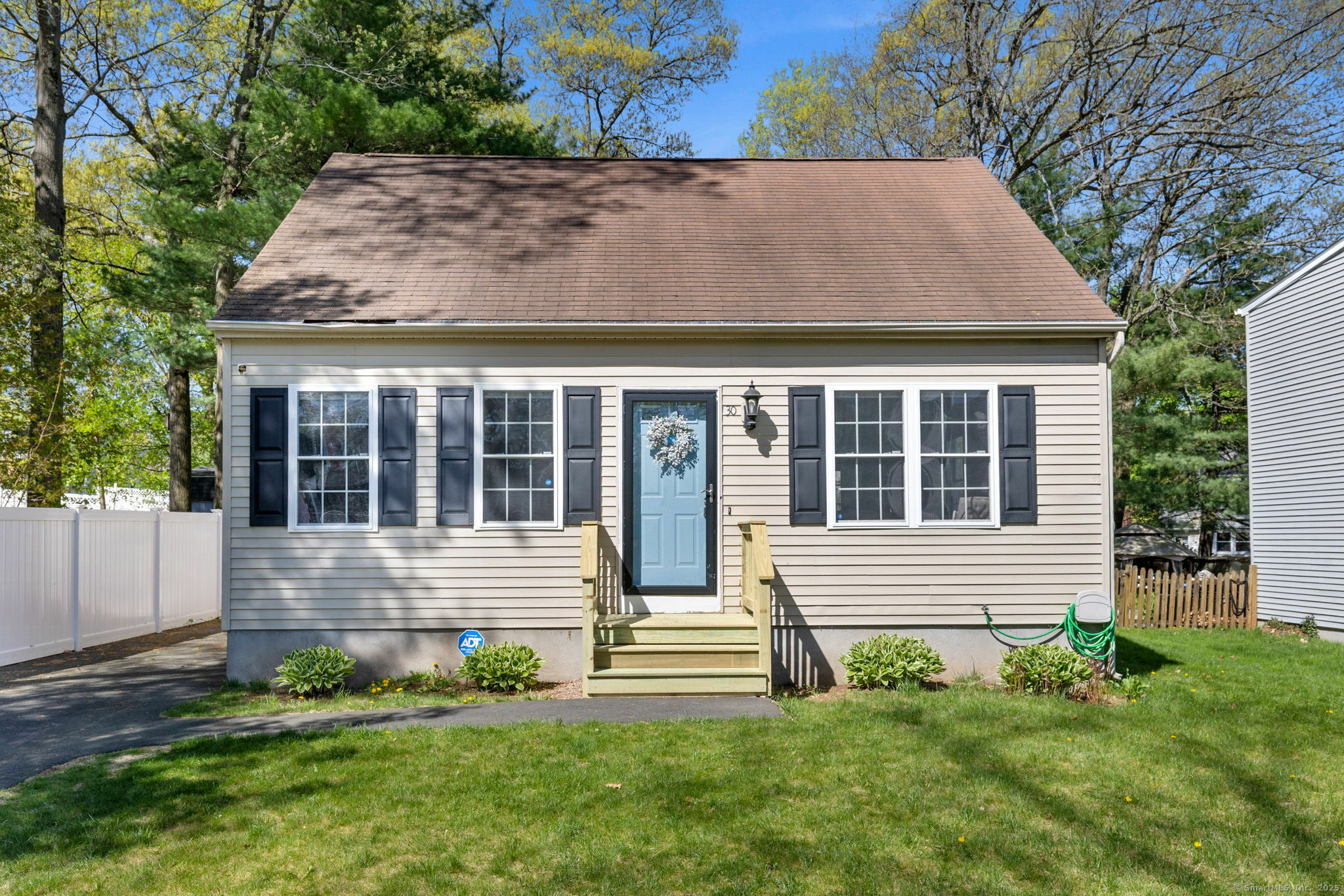Property Photo: 30 Oakland Terrace CT 06042