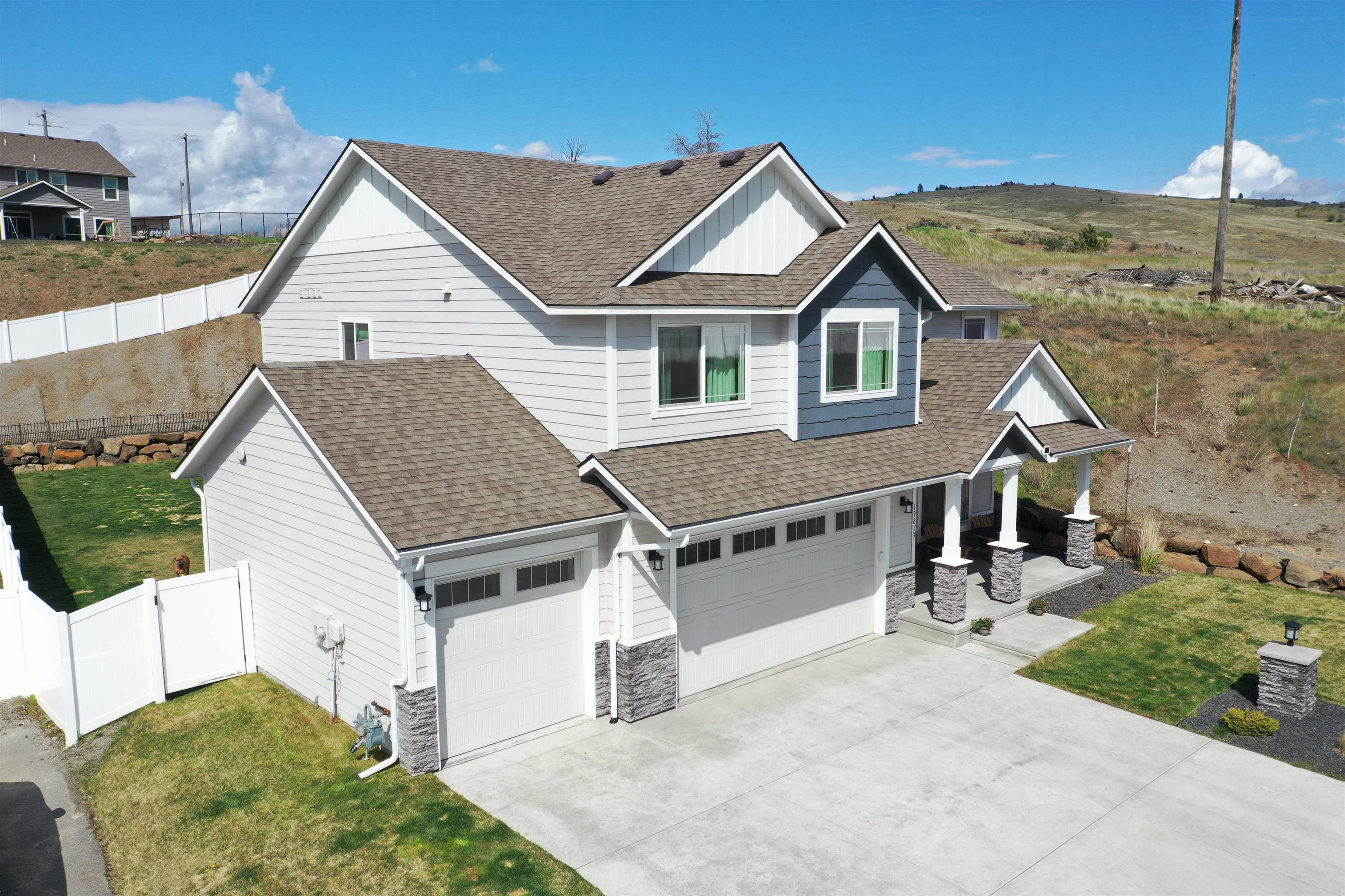 Property Photo: 19813 E Twin Bridges Ln WA 99016