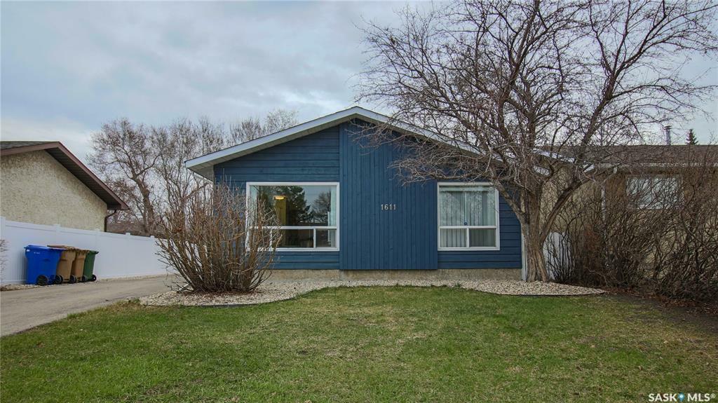 Property Photo: 1611 Fleet Street SK S4N 5S2