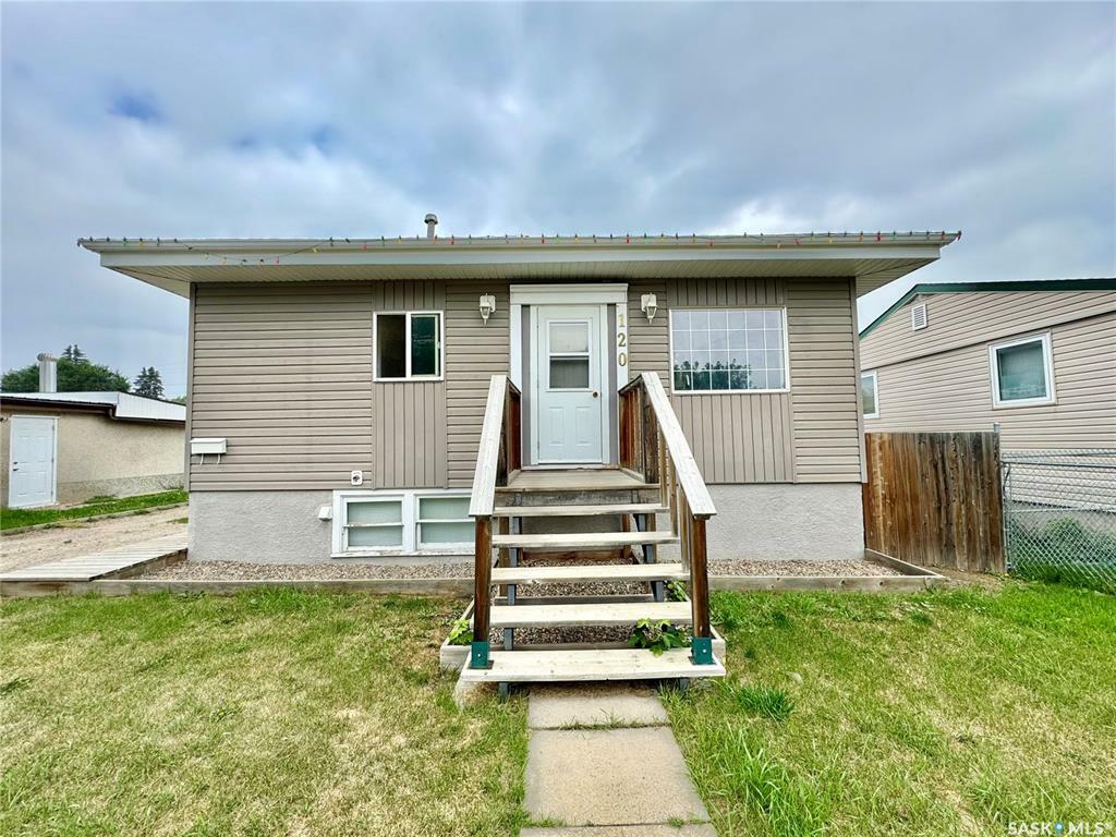 Property Photo: 120 28th Street E SK S6V 0S7