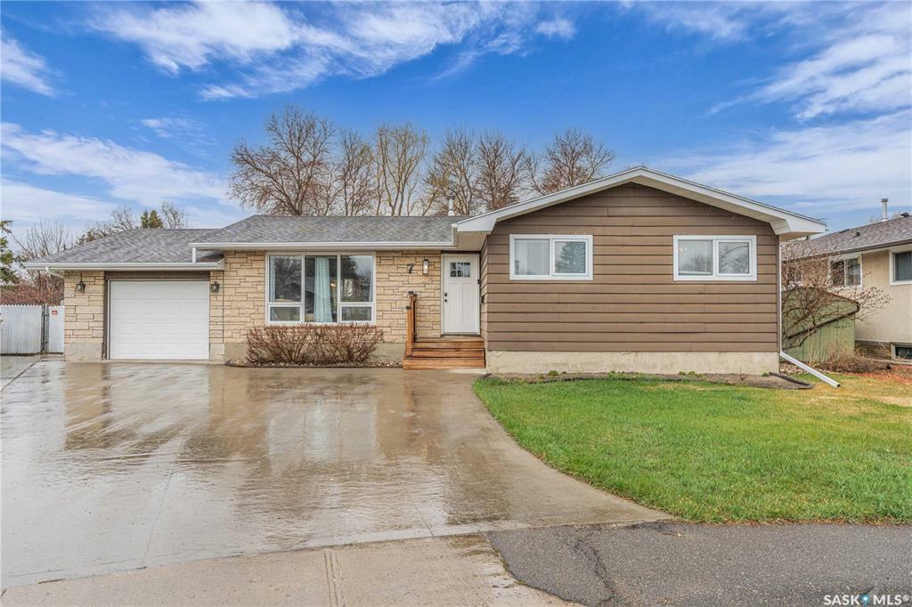 Property Photo: 7 Low Place SK S4R 5X1