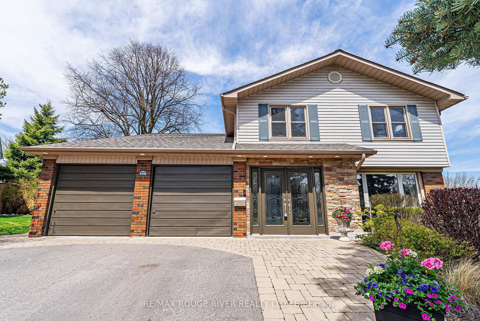 Photo de la propriété: 108 Orchard Court ON L1N 1H4