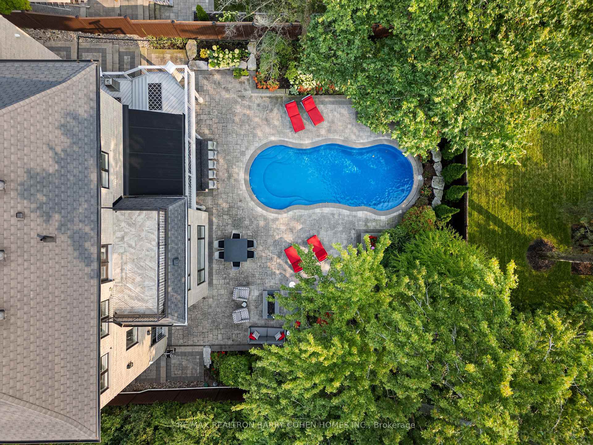 Property Photo: 70 Banbury Road ON M3B 2L1