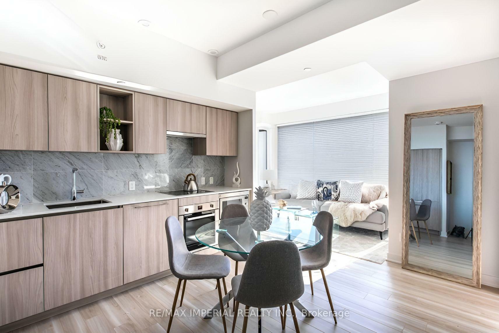 Property Photo: 19 Bathurst Street 611 ON M5V 0N2