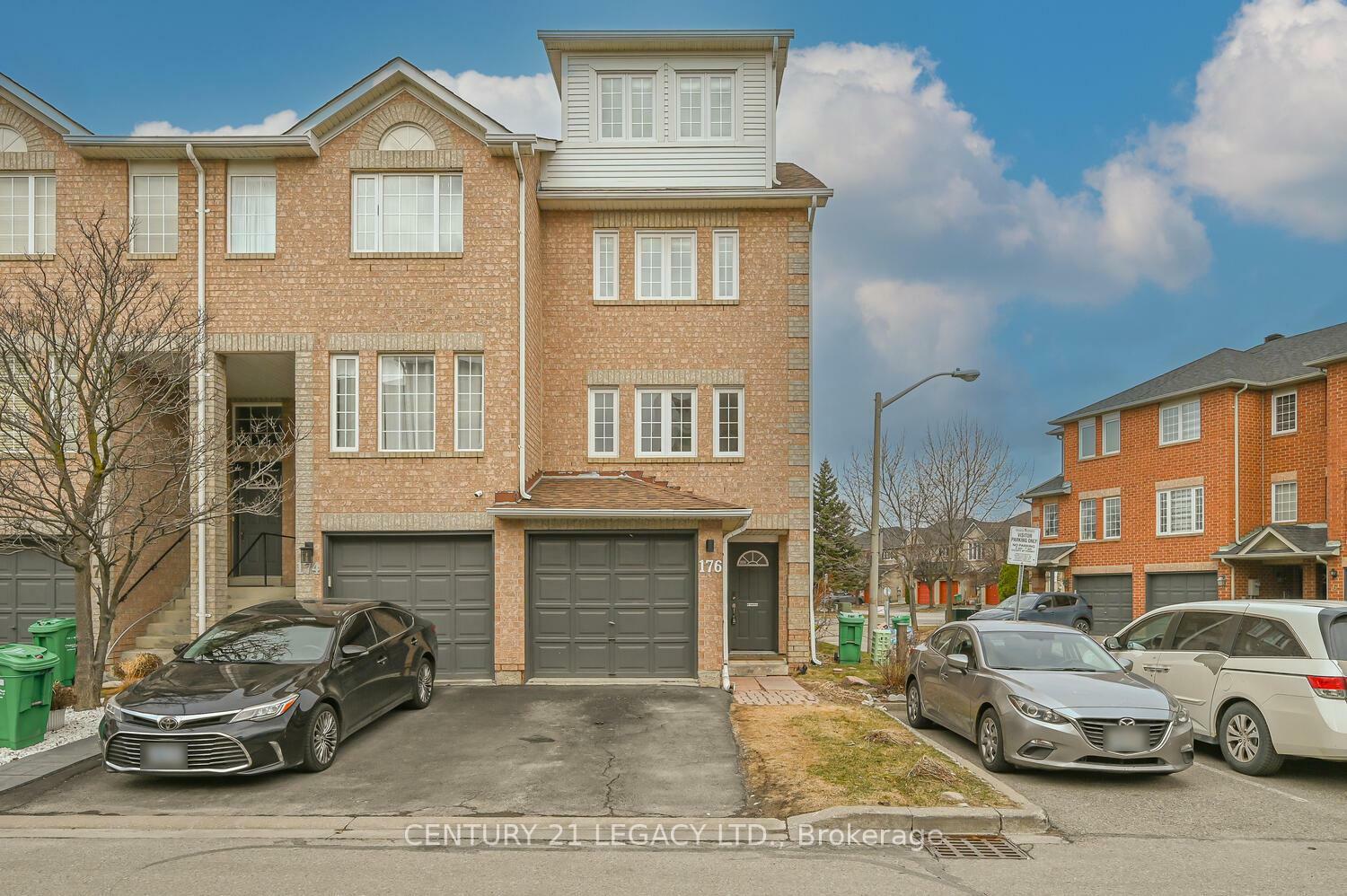 Photo de la propriété: 176 Spadina Road ON L6X 4X6