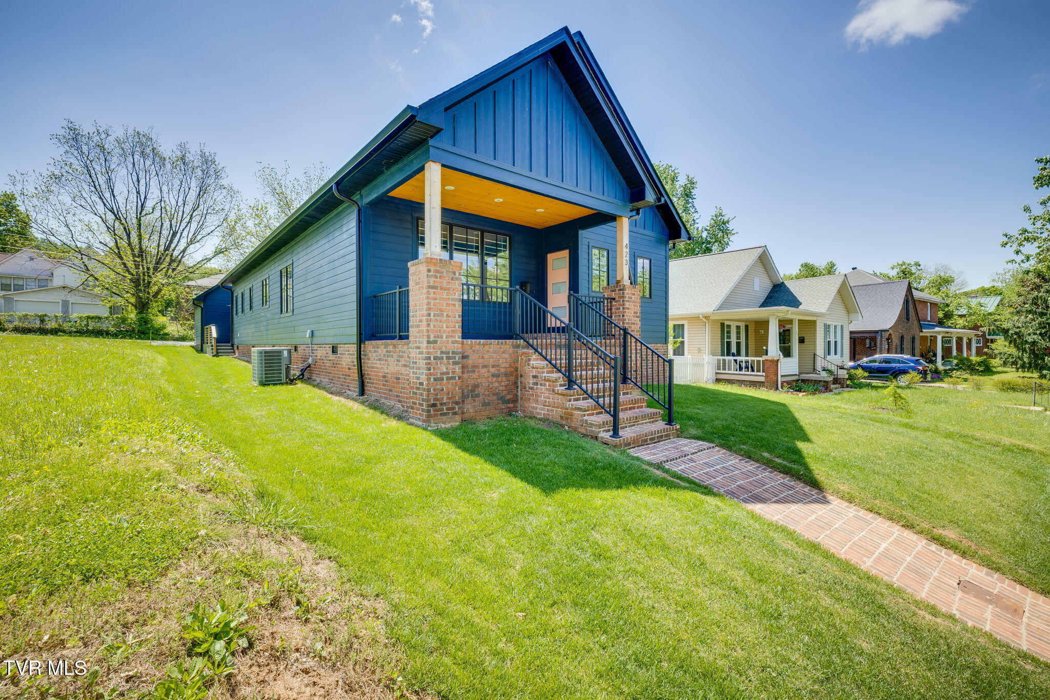 Property Photo: 423 West Maple Street TN 37604