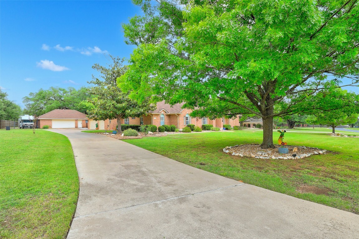 Property Photo: 410 Allen Circle TX 78633