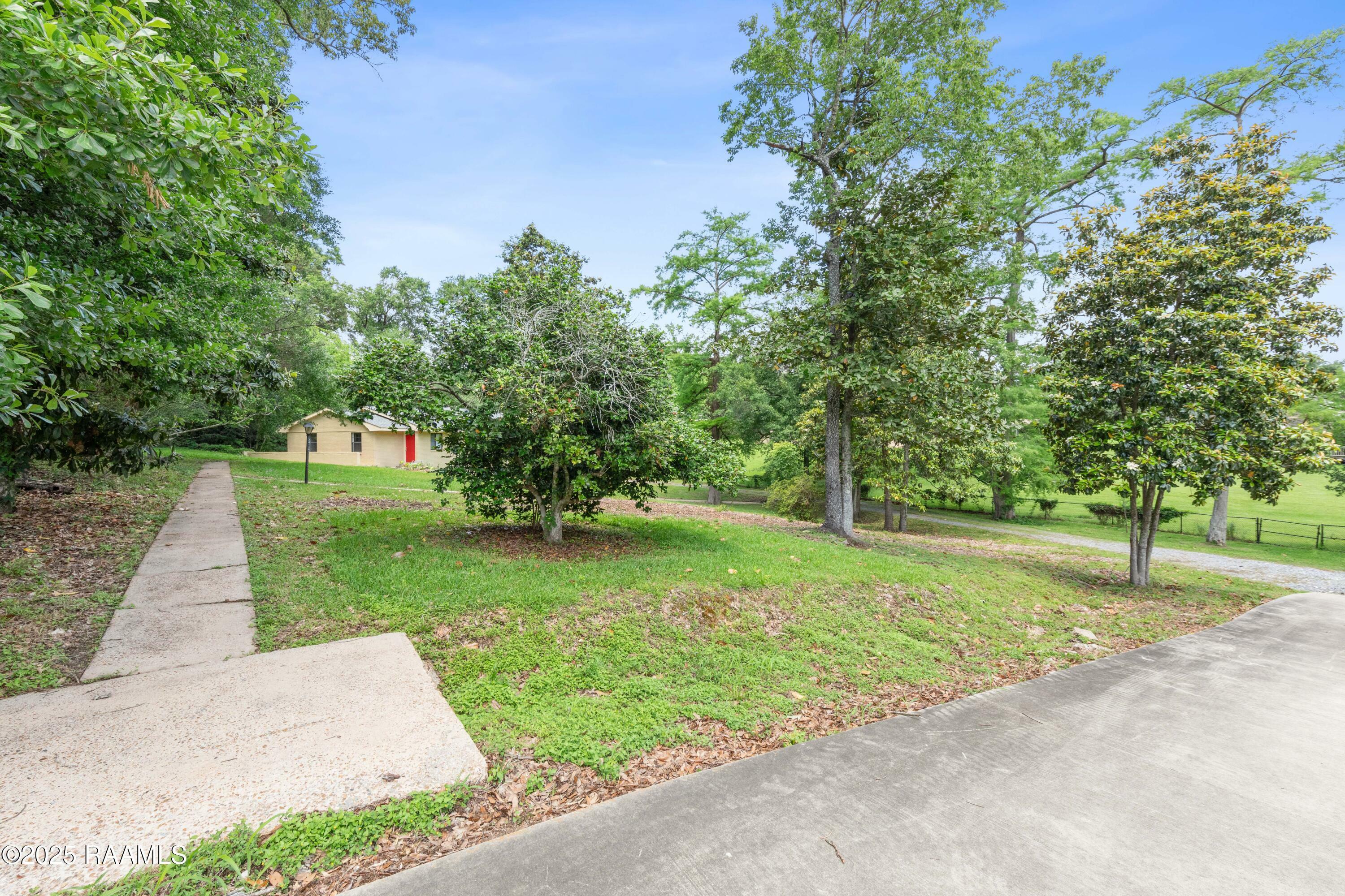 Property Photo: 211 Wildwood Drive LA 70503