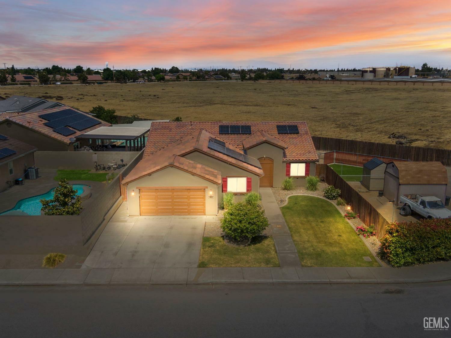 Property Photo:  6814 Clear Water Creek Way  CA 93311 