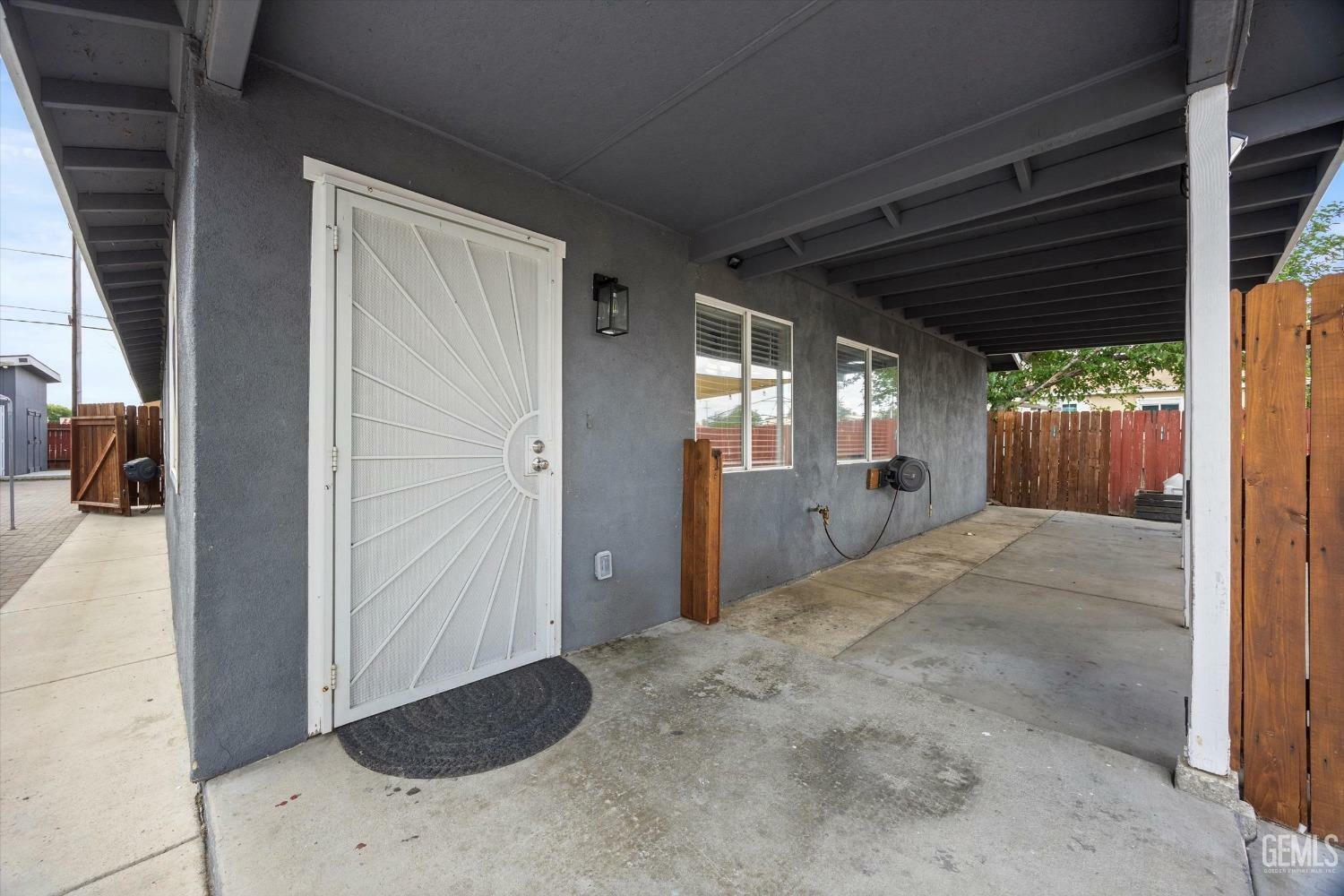 Property Photo: 515 Wallace Street CA 93307