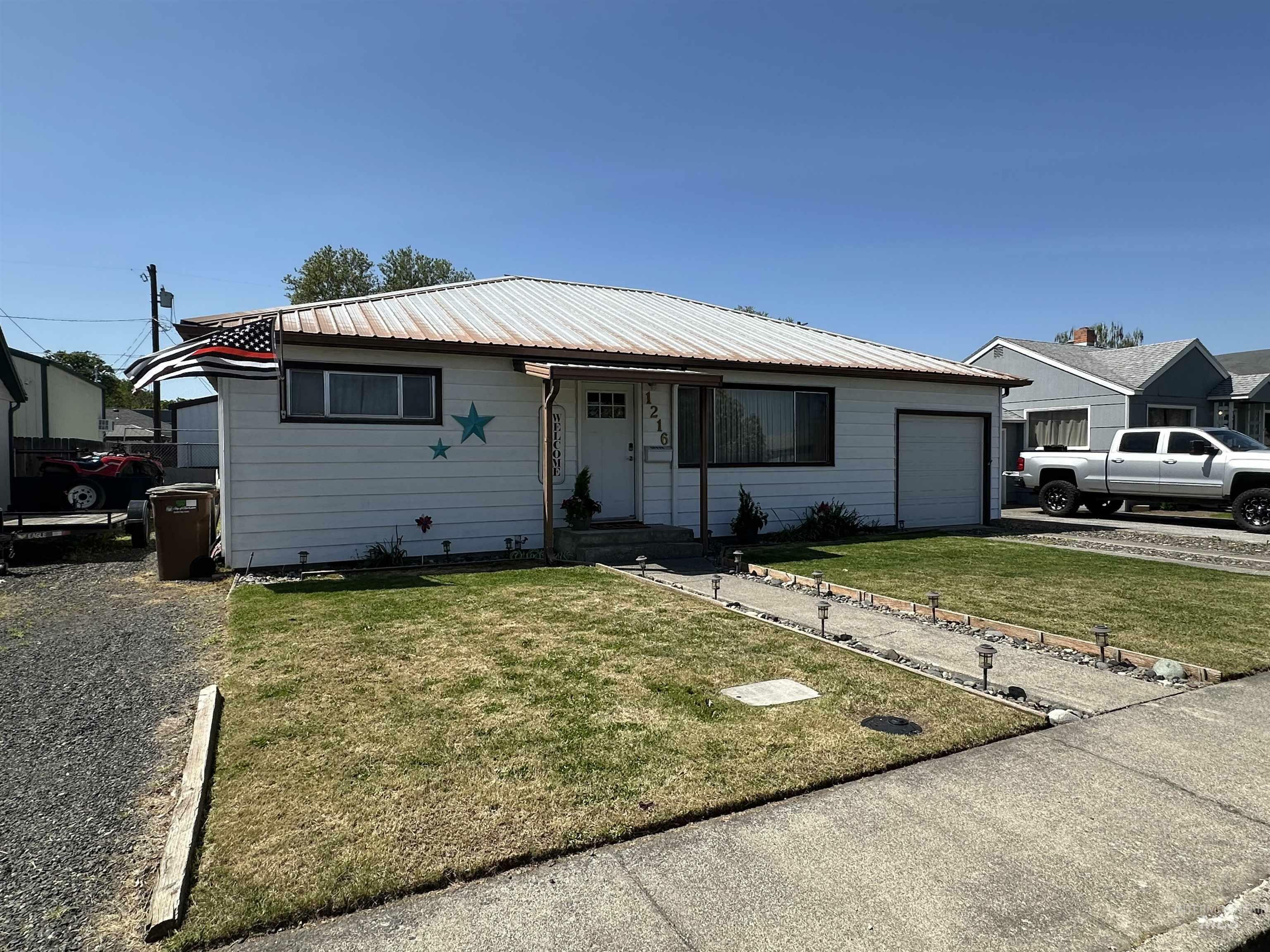 Property Photo: 1216 4th Street WA 99403
