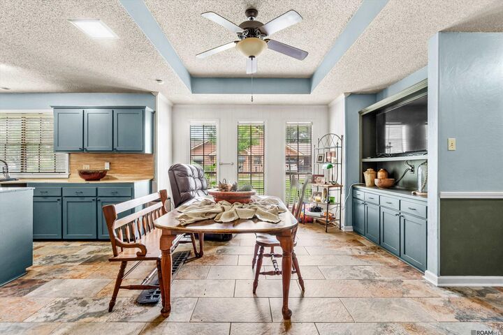 Property Photo: 5853 Hickory Ridge Bl LA 70817