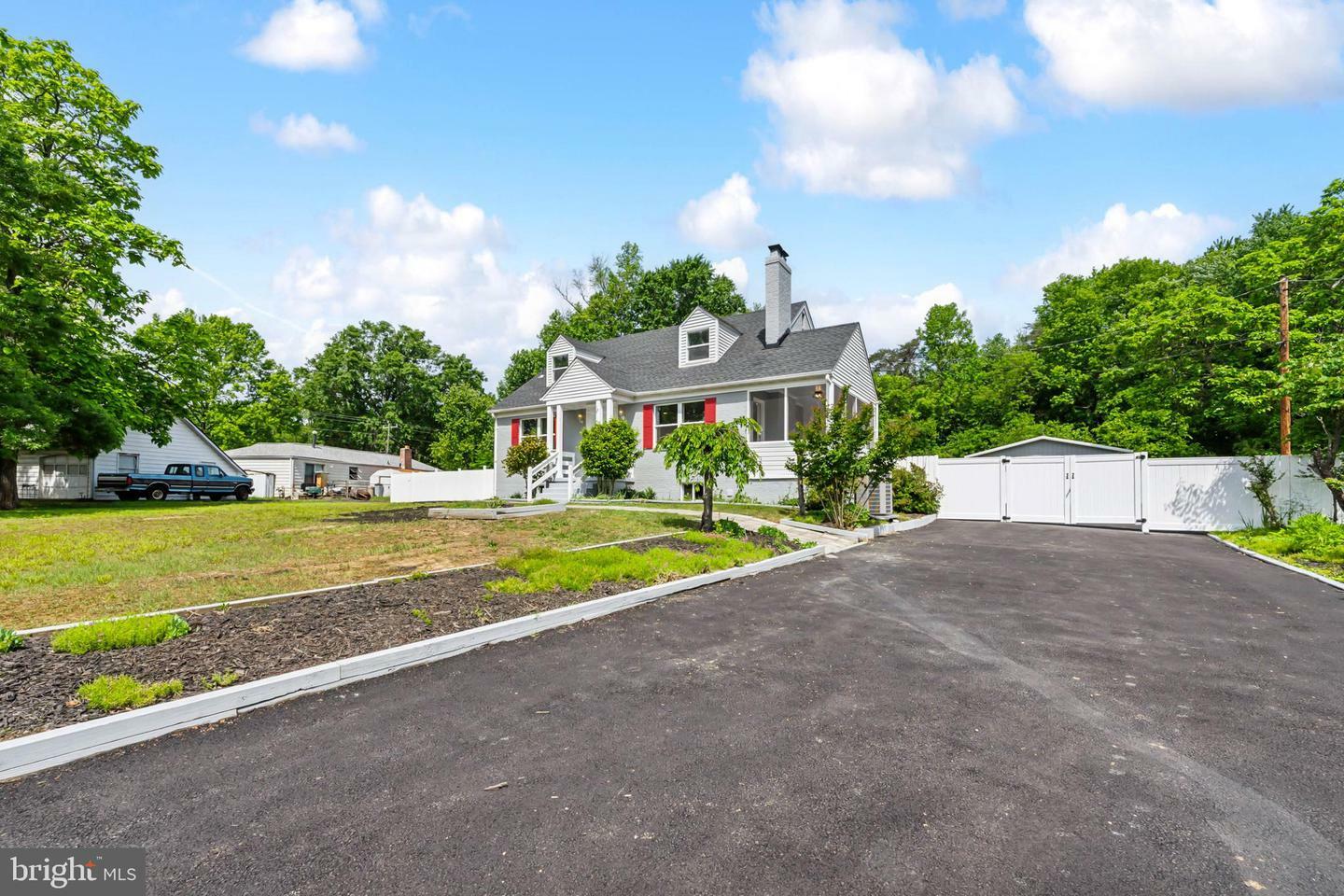 Property Photo: 2416 Sherwood Hall Lane VA 22306