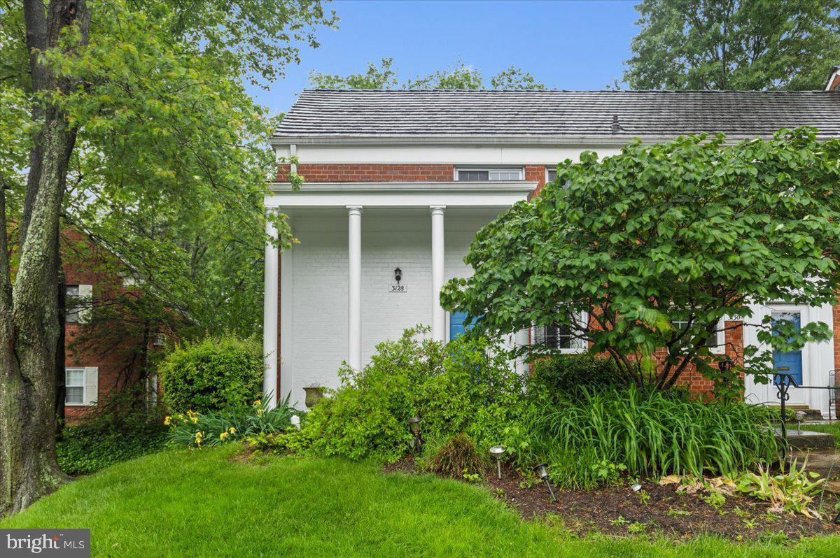 Property Photo: 3128 Martha Custis Drive VA 22302
