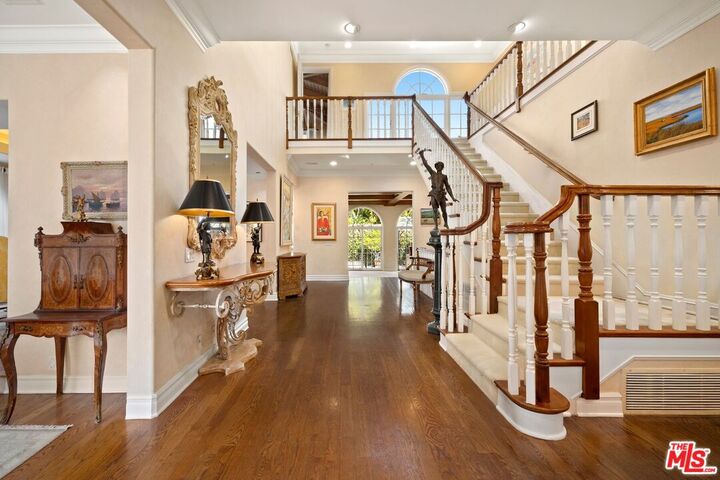 Property Photo:  332 S McCarty Dr  CA 90212 