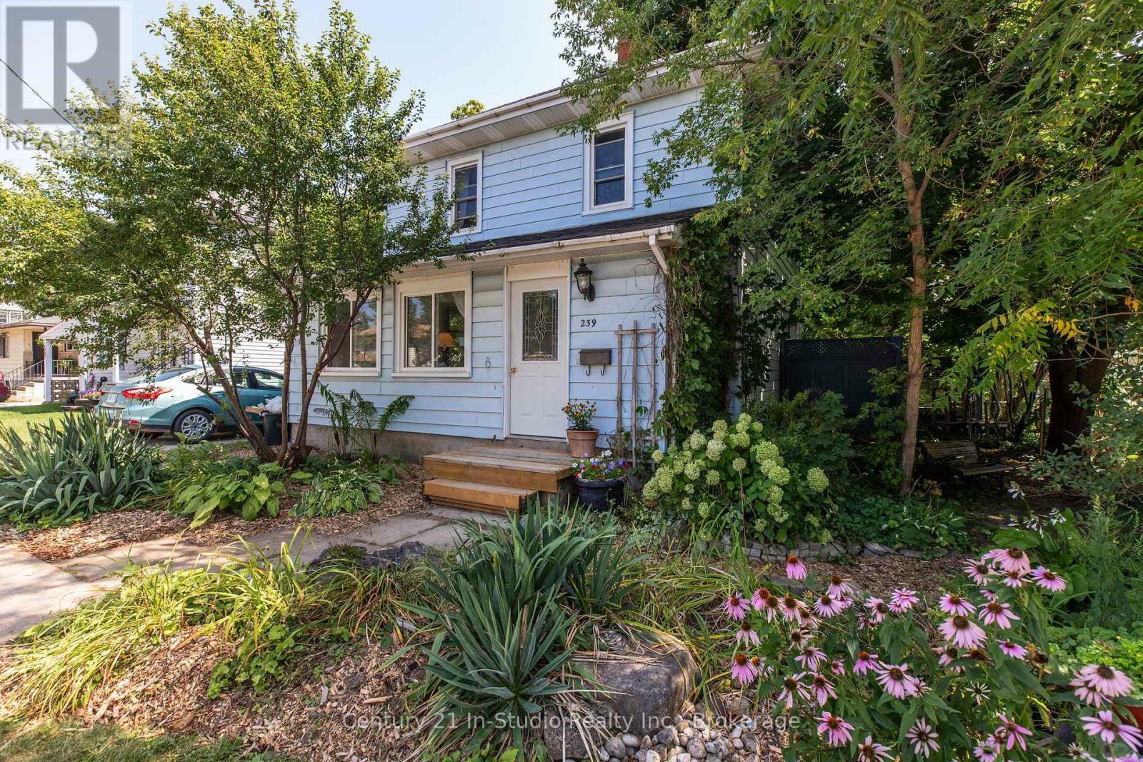 Property Photo:  239 North College Street North  ON N0G 1R0 