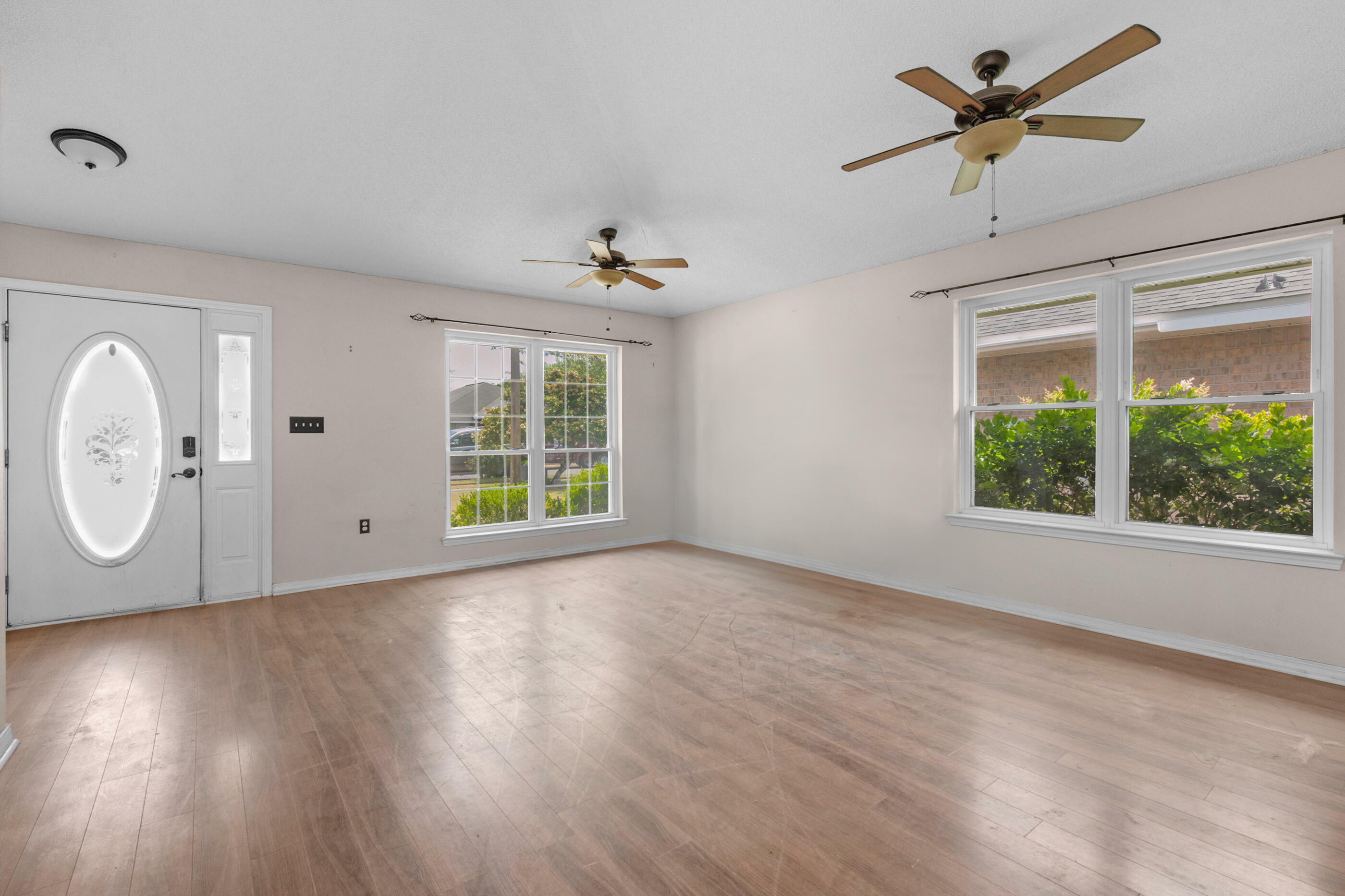 Property Photo: 1607 Sutton Place FL 32547