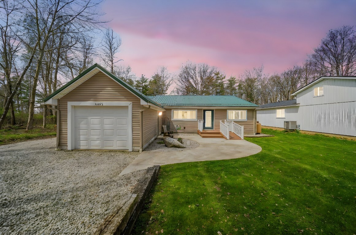Property Photo: 11571 N Lake Road PA 16424