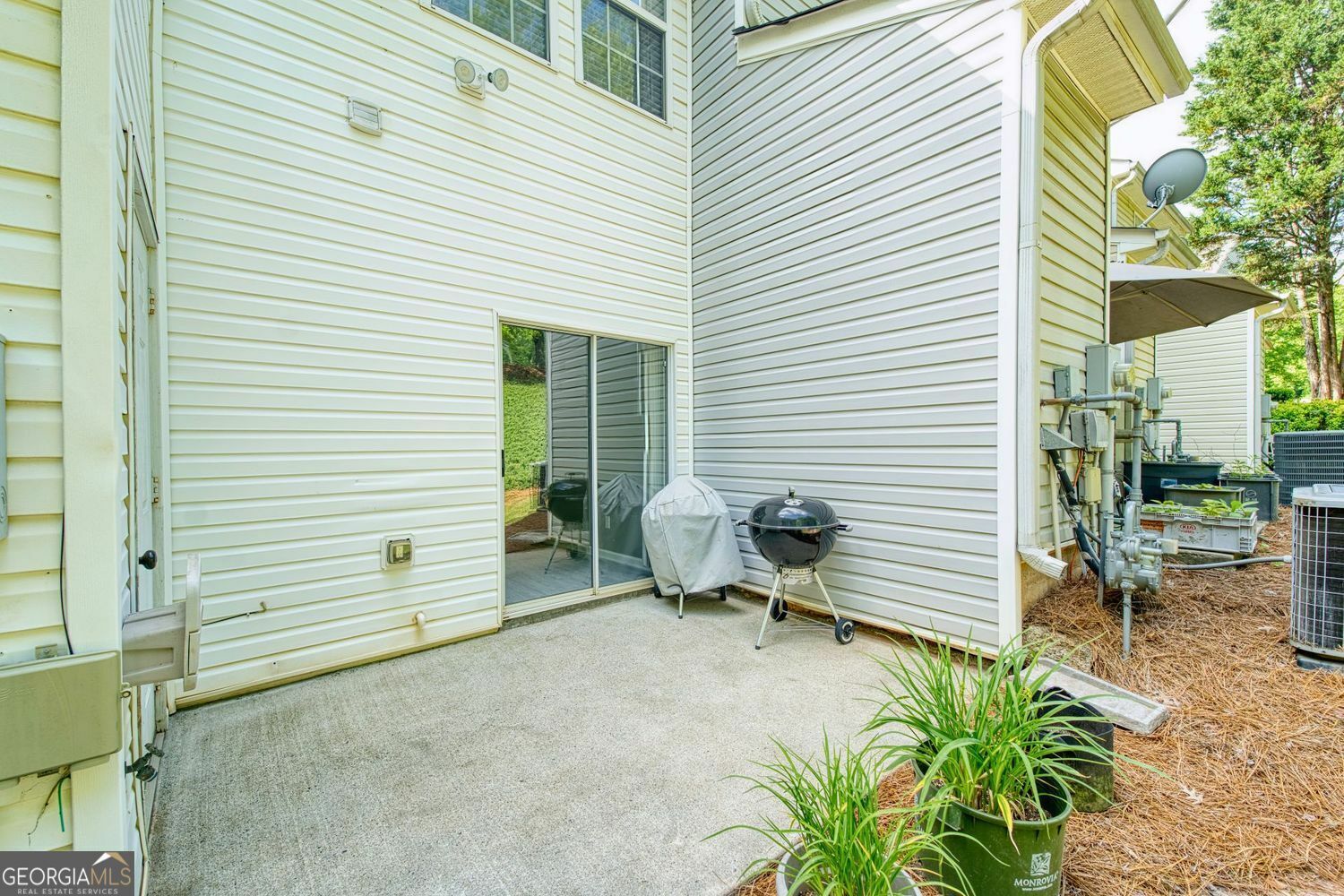 Property Photo: 1207 Penhurst Way GA 30043