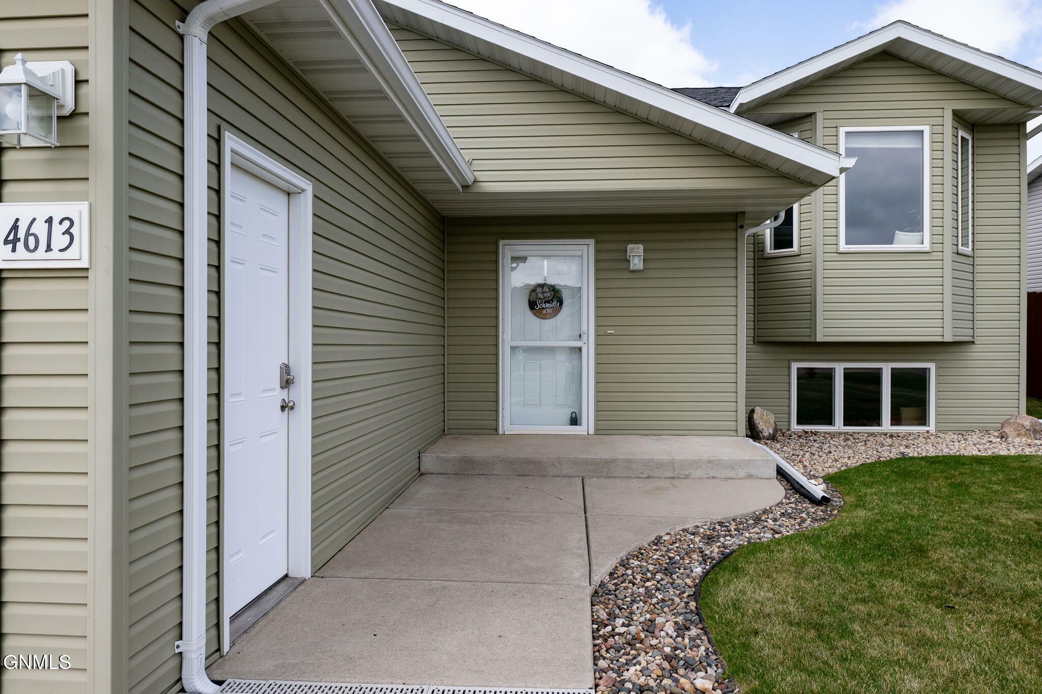 Property Photo: 4613 Lewis Road NW ND 58554