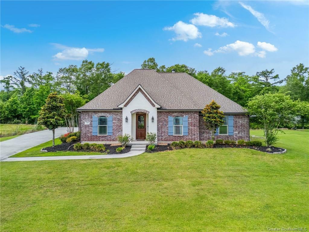 Property Photo: 1389 Ravenhurst Drive LA 70611