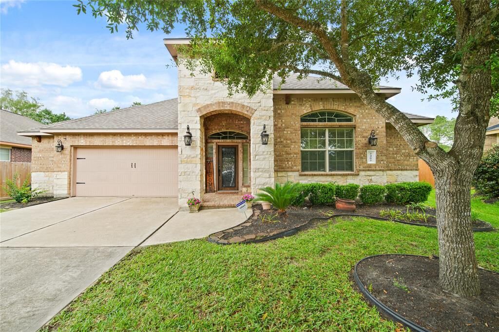 Property Photo:  2402 Via Montesano  TX 77573 