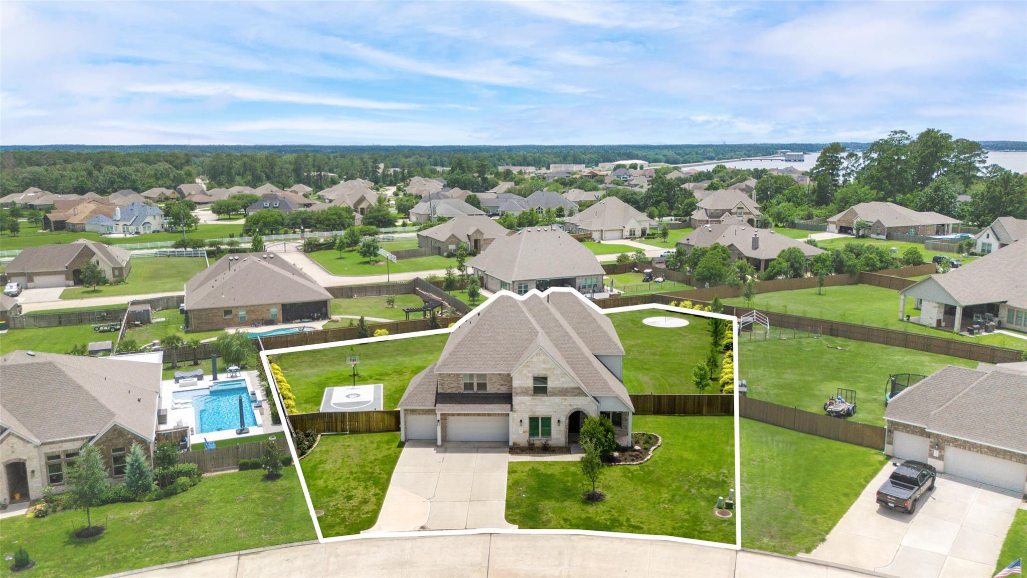 Property Photo: 6006 Henry Hamlet Drive TX 77304