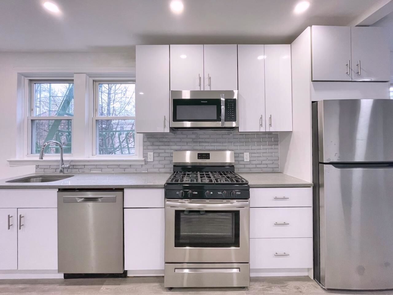 Property Photo:  389 Monmouth St 1  NJ 07302 