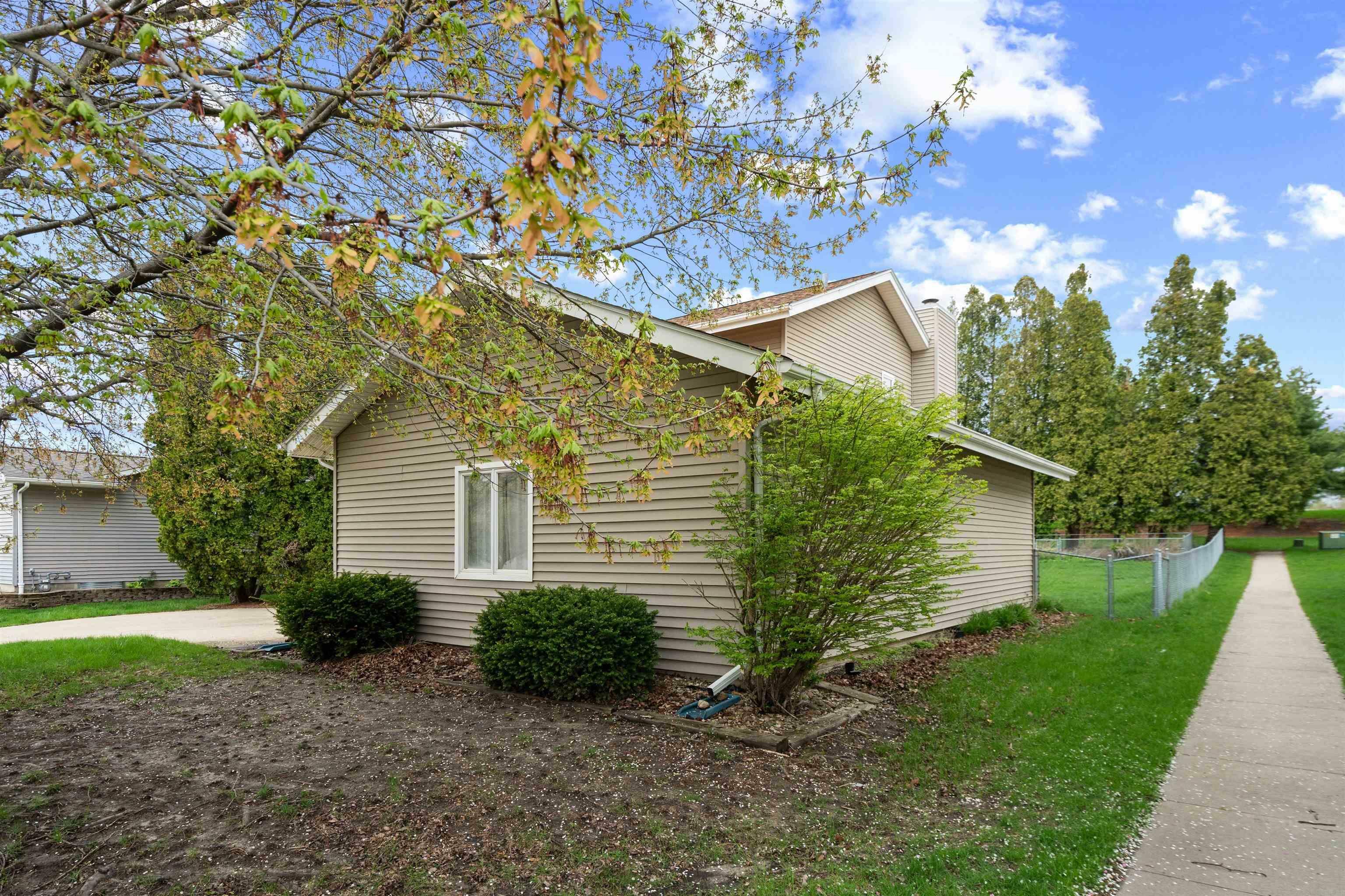 Property Photo: 2201 W 8th Street IA 50613