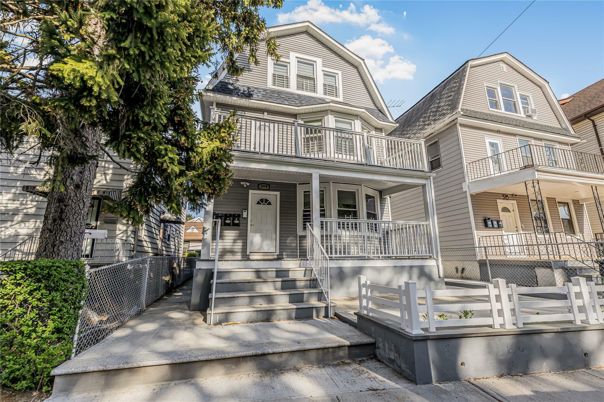 Property Photo:  376 Hawthorne Avenue  NY 10705 