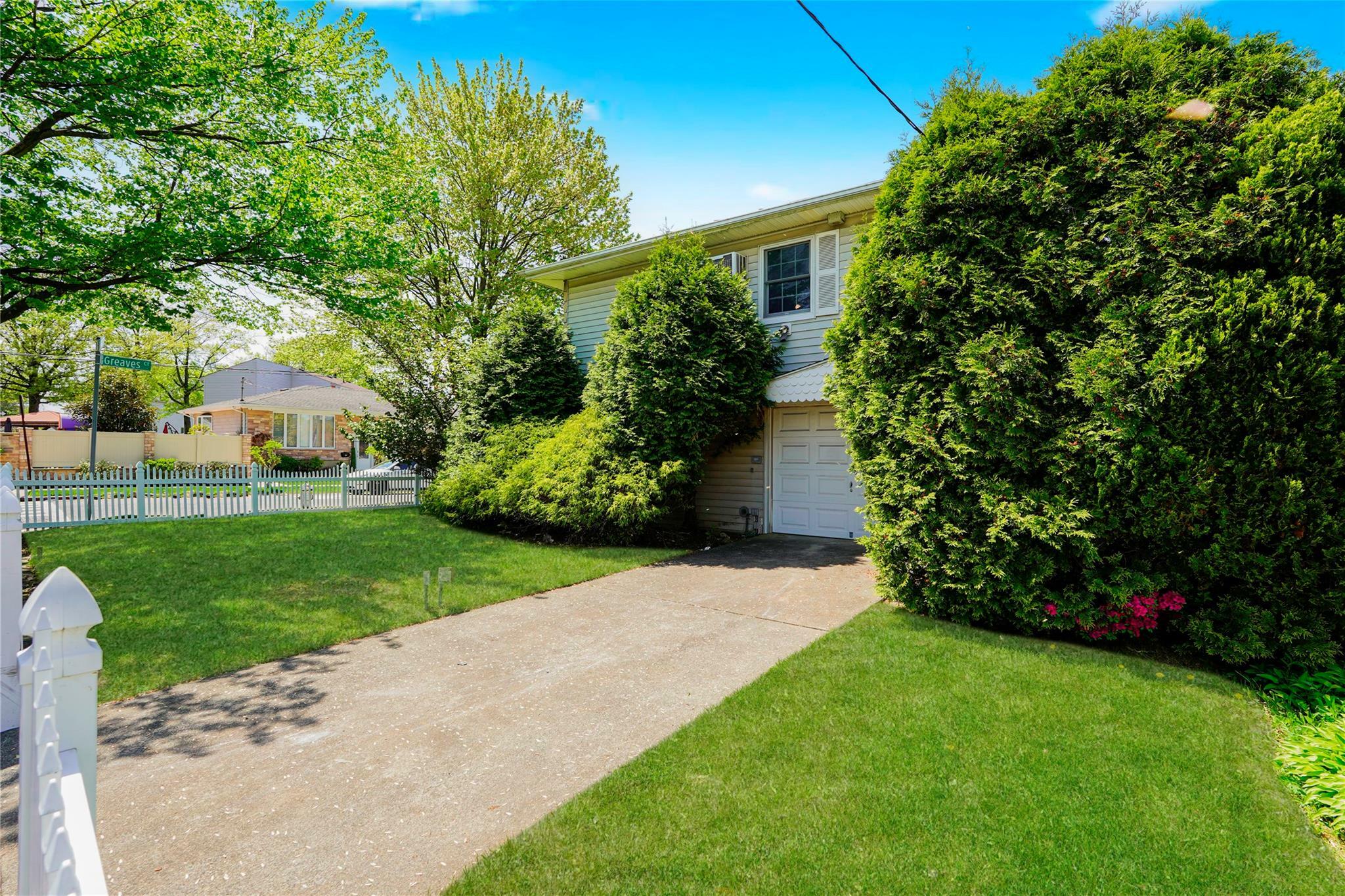 Property Photo: 134 Greaves Avenue NY 10308