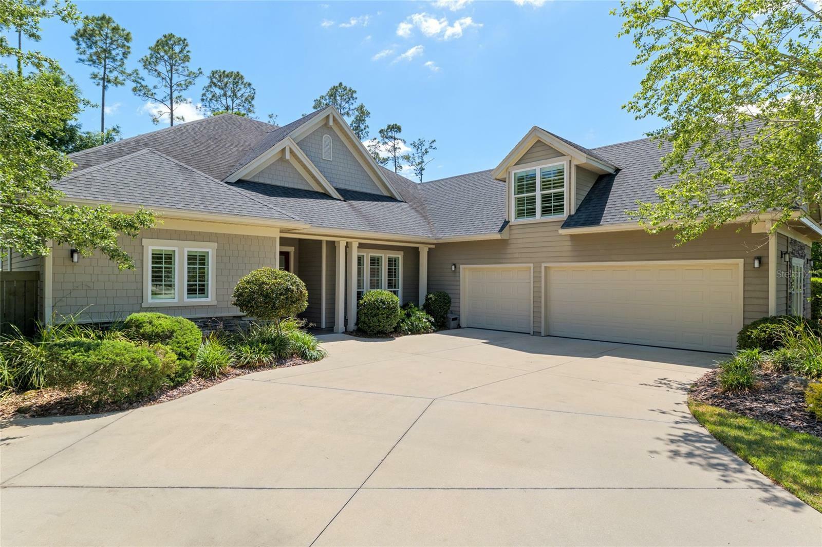 Property Photo: 10371 SW 27th Place FL 32608