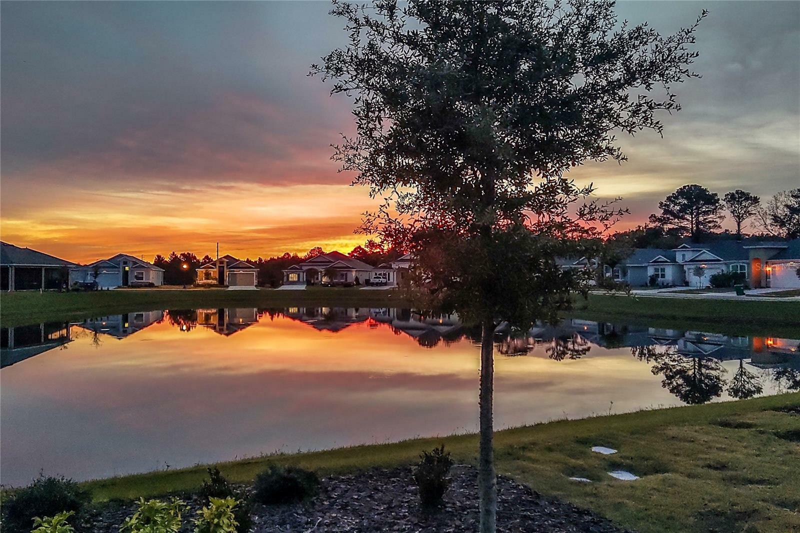 Property Photo: 8492 Hartford Way FL 32757
